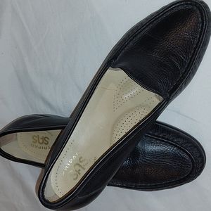 Black SAS SIZE 9 LEATHER LOAFERS.